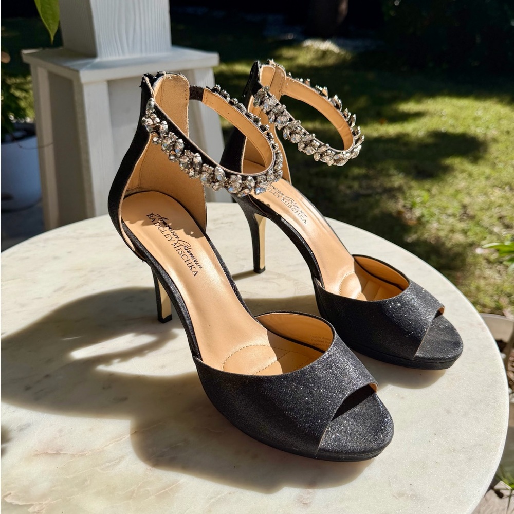 Badgley Mischka 🤍🖤Classic Beauty 🖤Black Glitter Heels with Rhinestone Strap